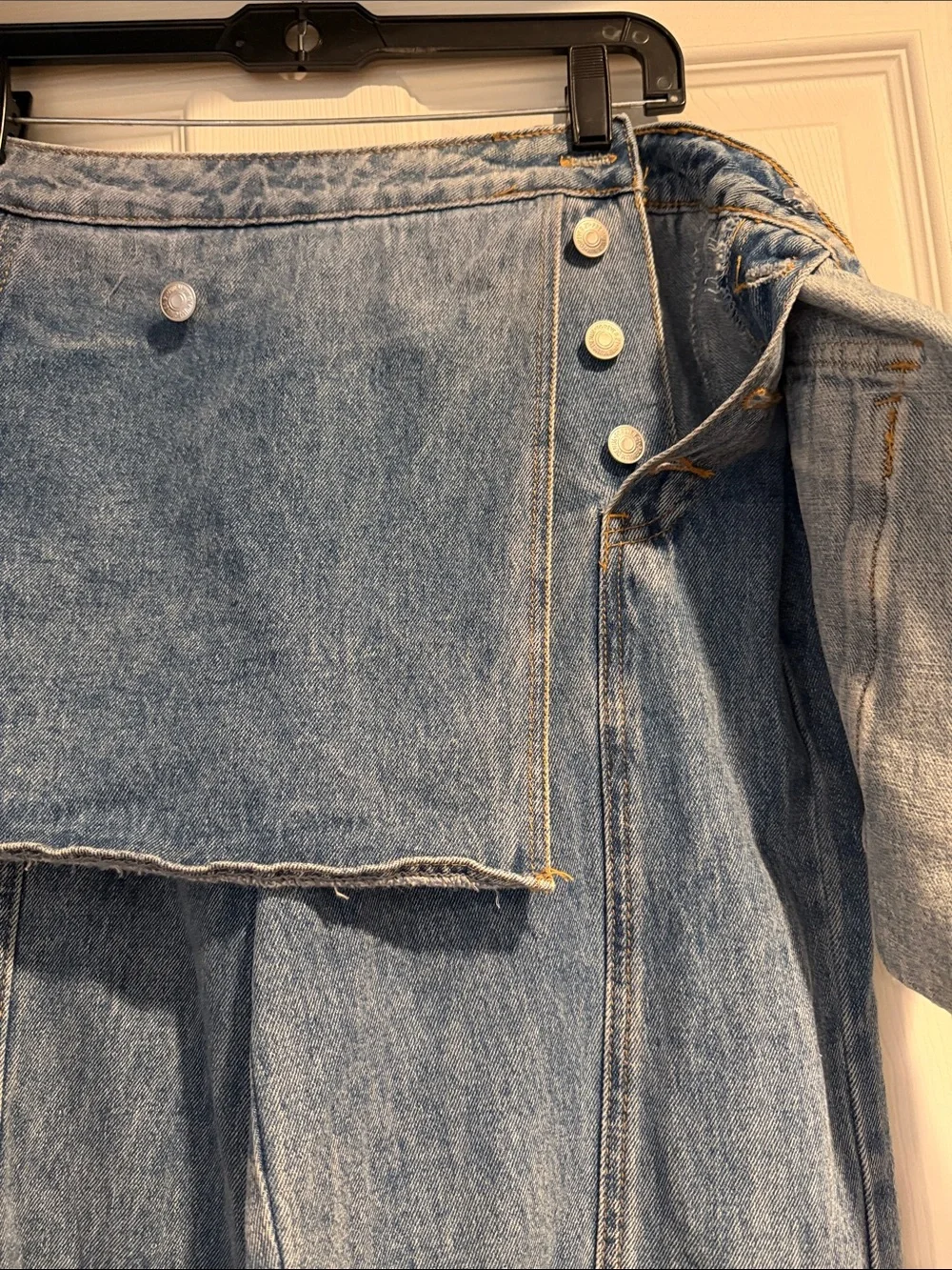 Wide-Leg Cargo Jeans